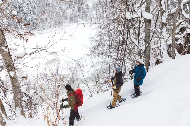 冬天季,人們在二世古安努普利享受滑雪的樂趣