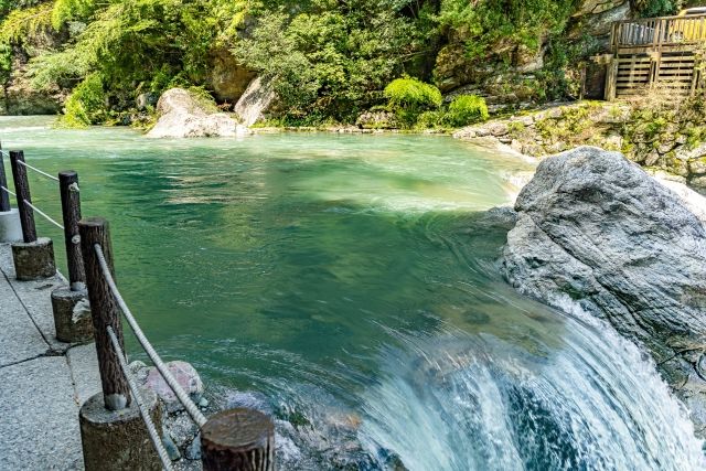 高知県を流れる仁淀川の中津渓谷