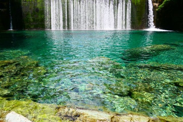 高知県を流れる仁淀川の安居渓谷・水晶淵