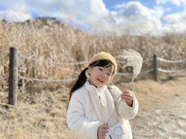girl and pampas grass
