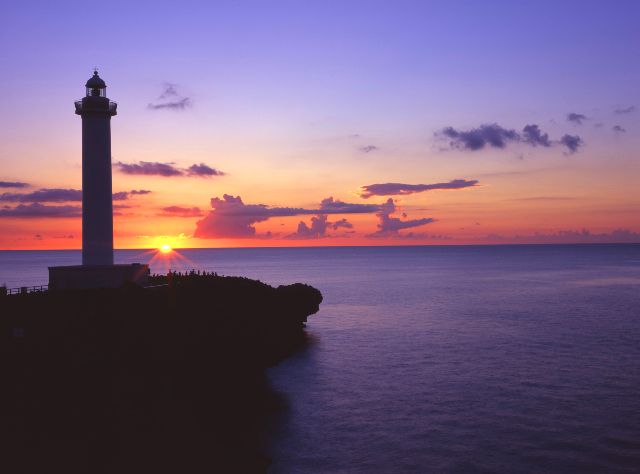 沖縄 絶景 残波岬灯台 夕焼け