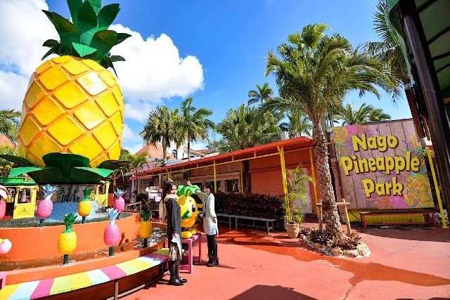 Girls enjoying Nago Pineapple Park bus tour by Jumbo Tours Co., Ltd.