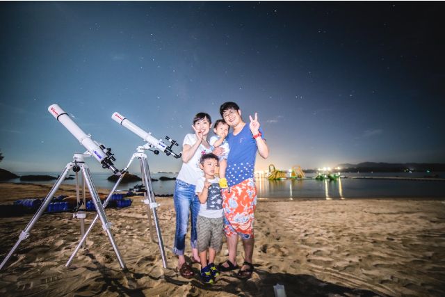 Family enjoying starry sky tour at Kanucha Resort, Okinawa, sponsored by "STARGATE ENTERTAINMENT"