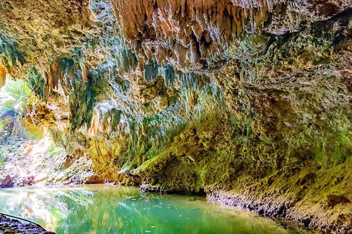 Ibaruma Sabichi Limestone Cave / Okinawa, Ishigaki Island