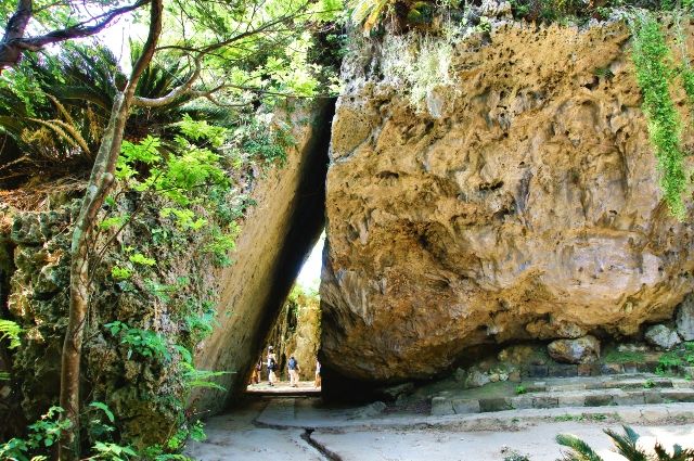 冲绳旅游胜地斋场御岳