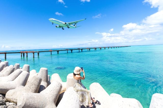 沖縄離島 おすすめ 宮古島 下地島空港 17END(ワンセブンエンド)と女性