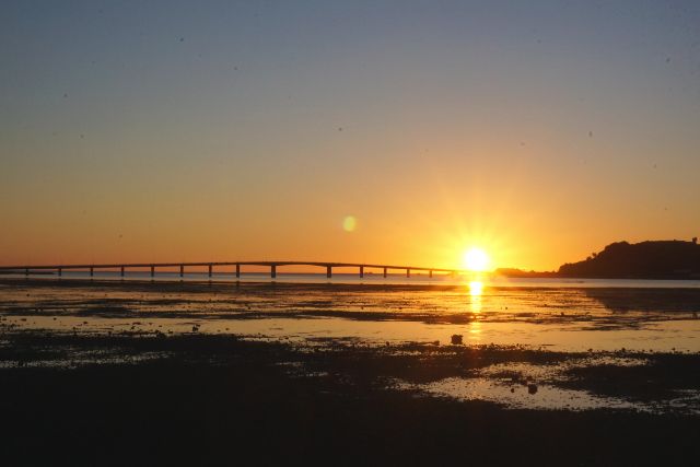 推薦的沖繩日出觀賞點：從水下公路觀賞日出