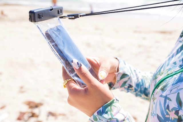 沖縄旅行　持ち物　スマホの防水ケース