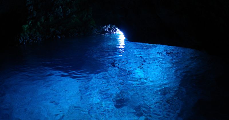 Is it okay to just look at the Blue Cave in Okinawa? Here are some recommended ways to enjoy it without getting in the water!