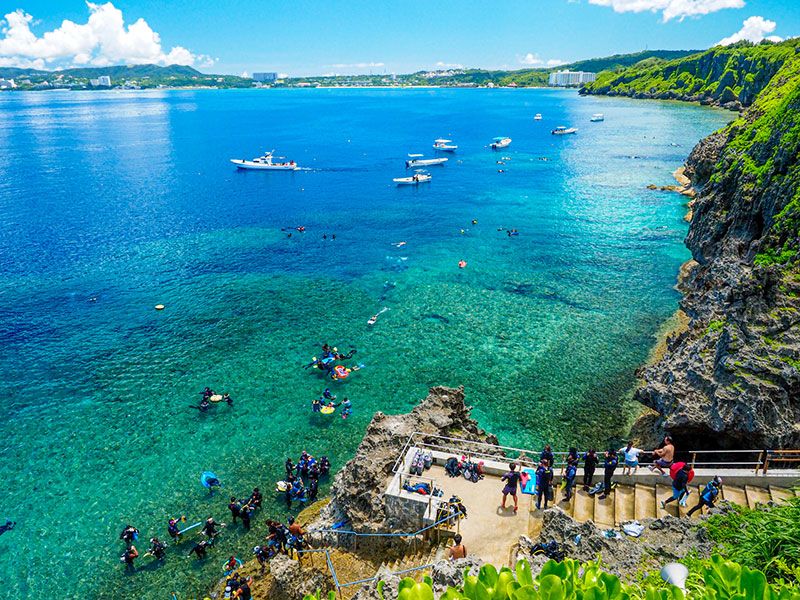 沖縄本島　青の洞窟　真栄田岬　ビーチエントリー　シュノーケリング　シュノーケル　ダイビング　階段　行列　混雑　待ち時間