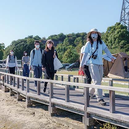 [เว็บไซต์ Okunoshima] คู่มือธรรมชาติและทัวร์ศึกษา Aruku Okunoshima [ต้องจองล่วงหน้า]