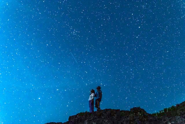 沖縄本島　恩納村　観光　モデルコース　おすすめスポット　星空フォトツアー　星空観測　天体観測　流れ星　カップル　満点の星空　HABU　ASOBI