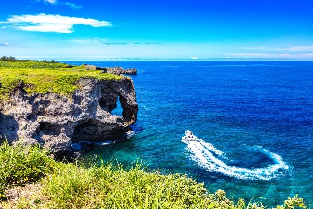 沖縄　万座毛　絶景　観光スポット
