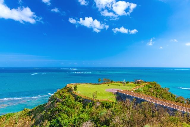 沖縄　万座毛　観光スポット　絶景