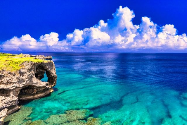 沖縄・恩納村　観光スポット　遊び場　万座毛