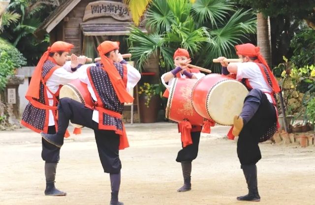 沖縄　恩納村　琉球村　伝統芸能　エイサー