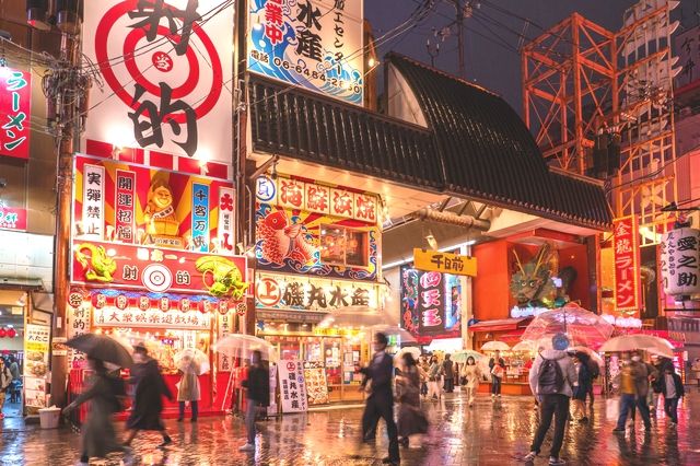 雨の日　大阪　道頓堀