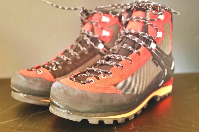 mountain climbing shoes trekking shoes