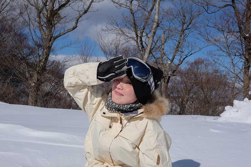 Outfit list for playing in the snow! Thorough introduction of recommended clothing and belongings by age group, from children to adults!