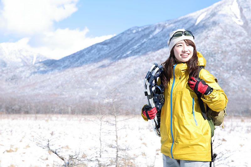 Outfit list for playing in the snow! Thorough introduction of recommended clothing and belongings by age group, from children to adults!