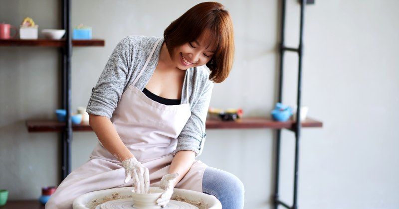 >
Hand-kneading is recommended for beginners of ceramic art experience! Introducing how to make and the difference from the electric potter's wheel "class =" article_img "/>

    </div>


<div class=