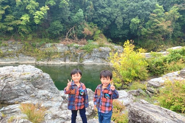 Children enjoying sightseeing in Nagatoro, Saitama