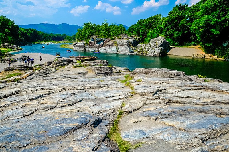 Saitama sightseeing Nagatoro Chichibu Model course Train Spectacular day trip sightseeing Gourmet spot Iwatatami Scenic spot along the Arakawa River Terraced giant rocks that look like tatami mats Valley Stroll