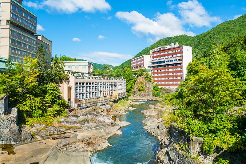 北海道　札幌　夏の人気観光名所　　観光スポット　定山渓　温泉郷