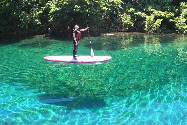 홋카이도·삿포로 “K-LABO” 시코쓰호에서의 SUP(샹) 체험을 즐기는 사람