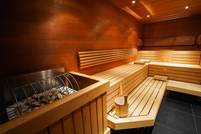 There are two main types of saunas: "drywall" and "wet sauna".