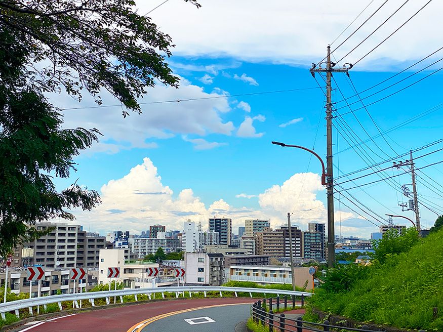 Seiseki Sakuragaoka สถานที่ศักดิ์สิทธิ์แห่งอนิเมะ แบบจำลองสำหรับภาพยนตร์อนิเมะยอดนิยม เมฆคิวมูลัสที่มองเห็นได้จากอิโรฮาซากะ