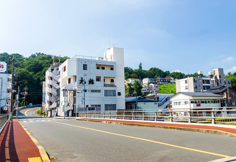 Seiseki Sakuragaoka Anime sacred place Model for a popular anime movie Oguri River Kasumigaseki Bridge Appears when Shizuku is on her way to the library where her father works Irohazaka