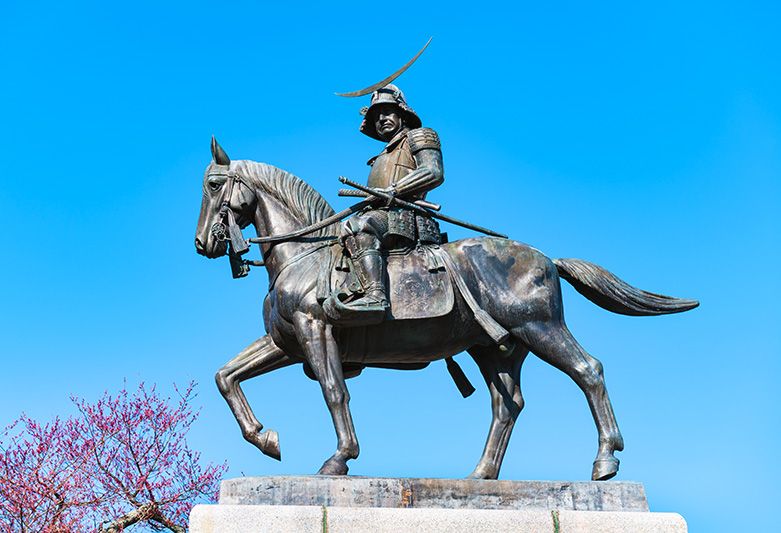 Sendai sightseeing Model course No car Recommended day trip plan Date Masamune on horseback Statue Inside Sendai Castle ruins Honmaru ruins Approximately 9m statue created and installed to commemorate 300 years since the death of Prince Masamune Sengoku warlord Sightseeing spot Symbol of Sendai