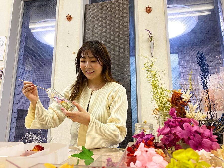 ประสบการณ์สมุนไพร Nakameguro Chiaki Kobo การเพิ่มส่วนผสมสุดท้ายระวังอย่าสัมผัสดอกไม้ที่วางไว้ก่อนหน้านี้