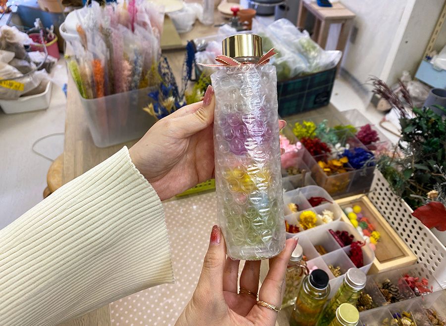 Nakameguro Chiaki Kobo Herbarium Experience Receive bubble wrap to wrap it up for take home