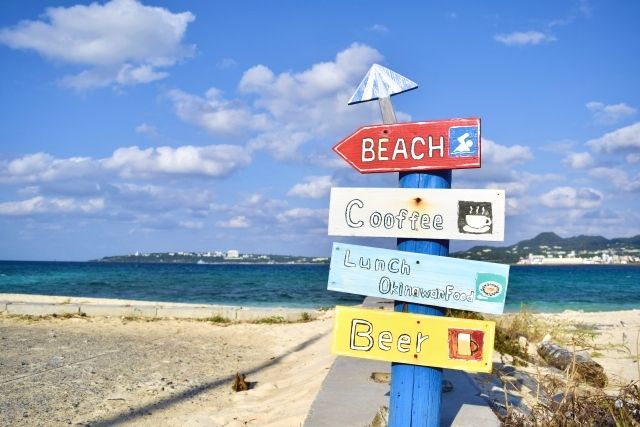 沖縄・瀬底島　アンチ浜　カフェ　看板