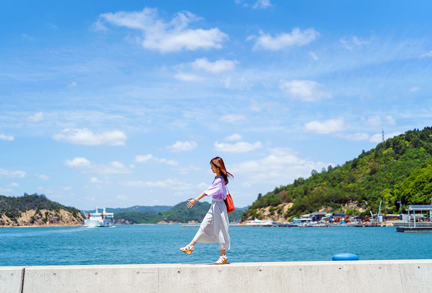 Setonaikai National Park Tourist spot A woman walking on the island Beautiful archipelago landscape and historically prosperous background An attractive area where people and nature coexist