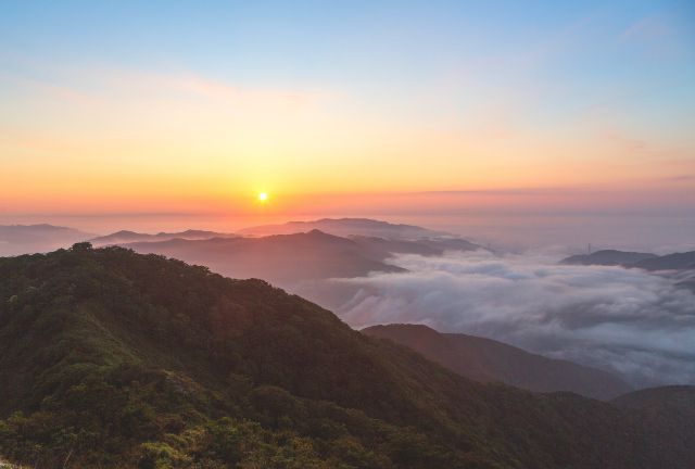 伊吹山　朝日と雲海