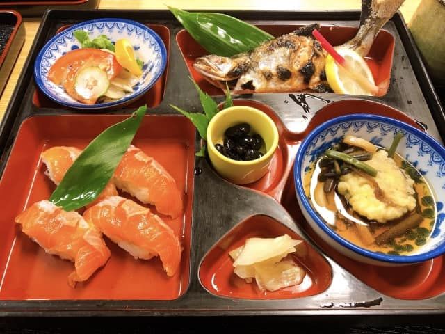 อาหารแนะนำรอบทะเลสาบชิโกะสึ