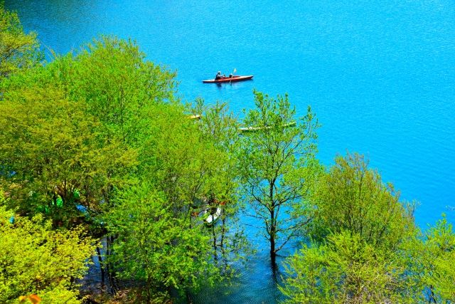 群馬鈷藍色的志摩湖