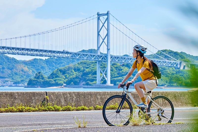 しまなみ海道　世界7大サイクリングロード　サイクリングコース　サイクリングを楽しむ女性