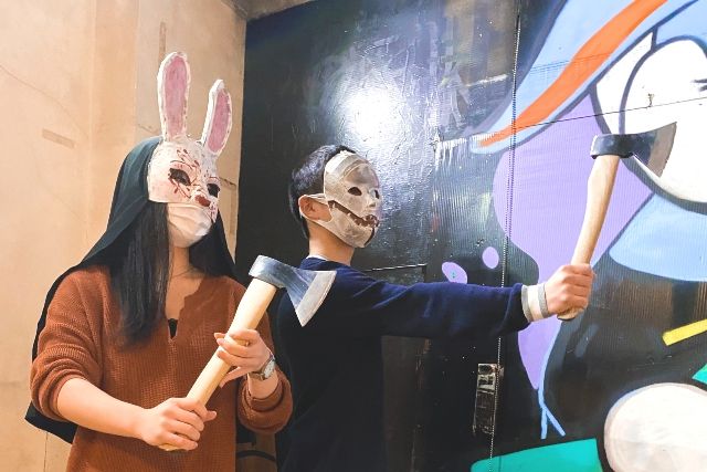 大阪「THE AXE THROWING BAR®︎大阪心斎橋店」 暇つぶしおすすめ 面白い体験