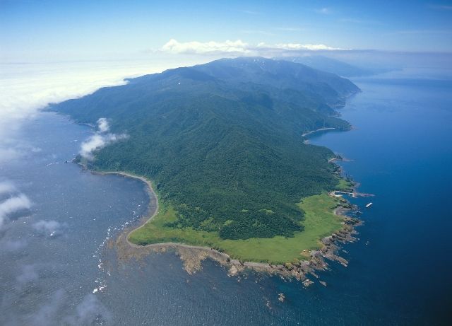 空から撮影した知床半島、知床岬