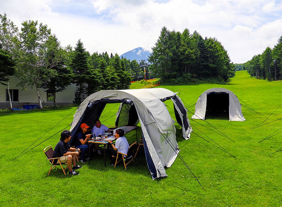 Ski Resorts Spring, Summer, and Autumn 2024 Recommended Activities for the Green Season Fujiten Resort, Narusawa Village, Minamitsuru, Yamanashi Large tents set up on the slopes Slope BBQ Dining while enjoying the open view