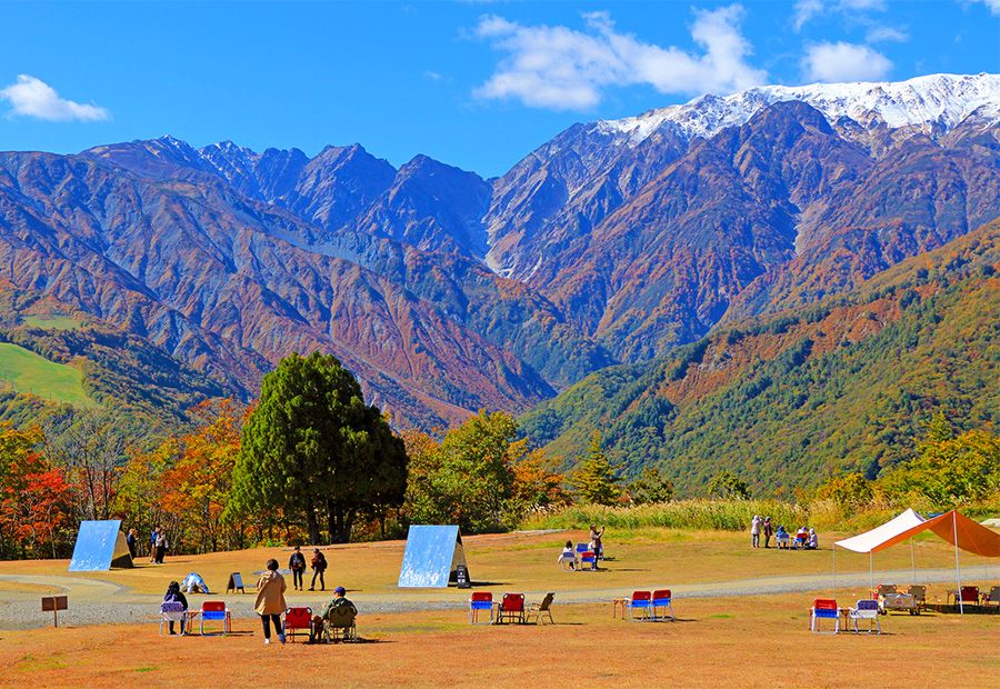 スキー場の春・夏・秋　2024　グリーンシーズンにおすすめのアクティビティ　長野　白馬村　秋の白馬岩岳マウンテンリゾート　ヒトトキノモリ　紅葉