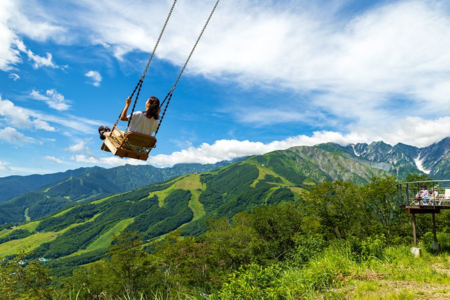 Ski Resorts Spring, Summer, and Autumn 2024 Recommended Activities for the Green Season Nagano Hakuba Iwatake Mountain Resort Hakuba Giant Swing 1,100m above sea level Japan's first wind-up swing The thrill of jumping into the scenery of the Northern Alps