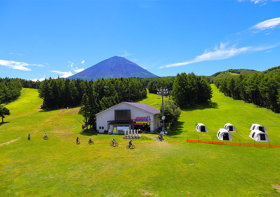 滑雪场 2024 年春天/夏天/秋天 绿色季节推荐活动 山梨县南鹤鸣泽村 富士天度假村 帐篷 斜坡烧烤 山地自行车 富士山的壮丽景色