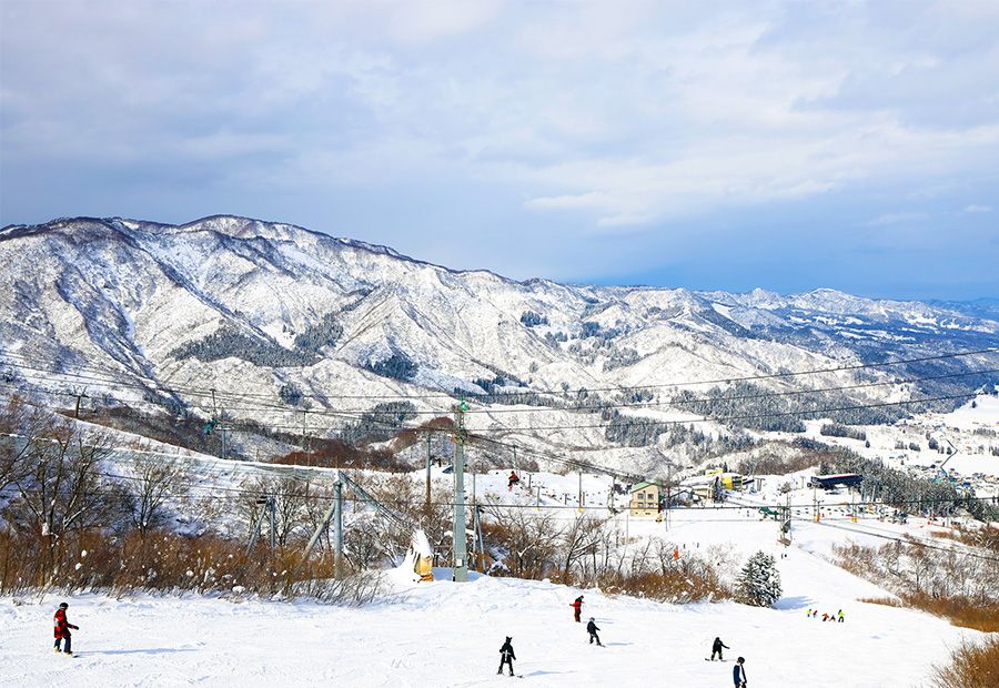 Koshinetsu Niigata Nagano Ski Resort Kids Park where you can sled and play in the snow