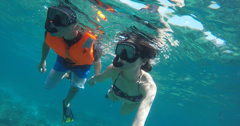 What are the best snorkeling spots and when is the best time to enjoy the beach or boat?