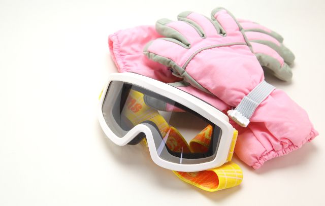 Snow training items: gloves, ski wear